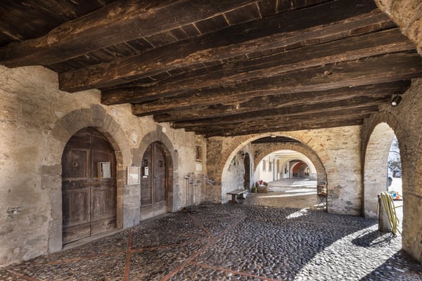 Vendesi proprietà storica con licenza edilizia nel cuore di Bissone 4