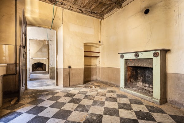 Vendesi proprietà storica con licenza edilizia nel cuore di Bissone 10