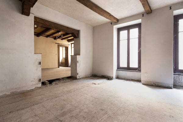 Vendesi proprietà storica con licenza edilizia nel cuore di Bissone 11