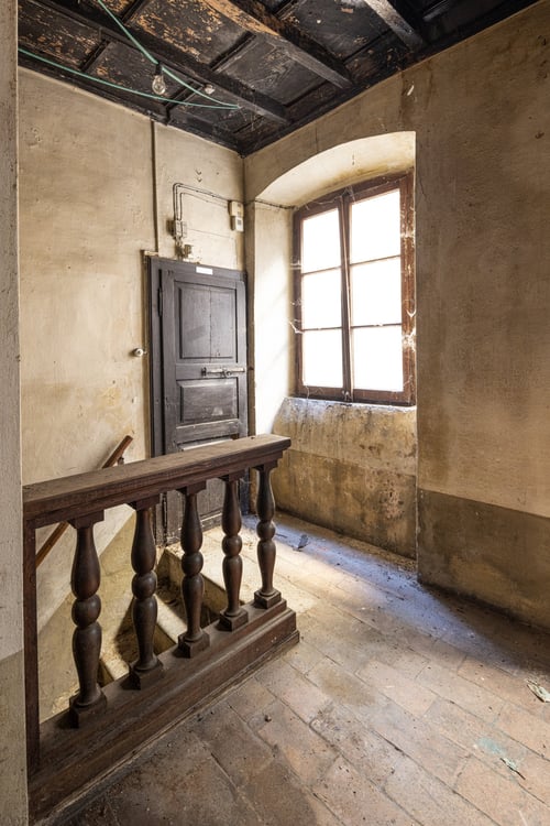 Vendesi proprietà storica con licenza edilizia nel cuore di Bissone 9