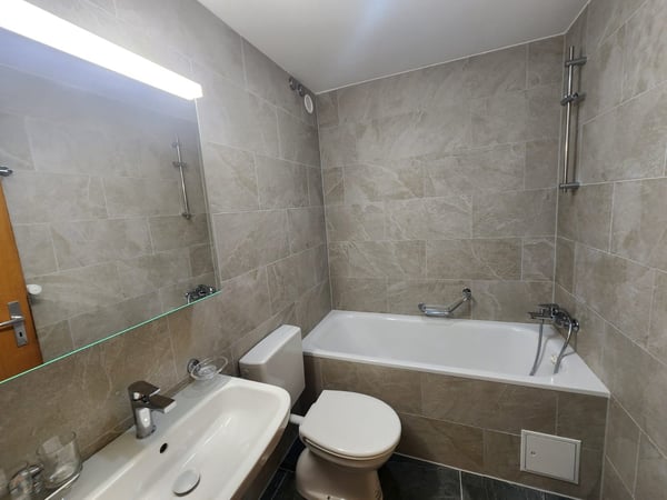 Jolie 3-pièce Apartement moderne avec balcon + entrée séparée 10