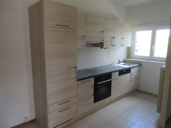 Jolie 3-pièce Apartement moderne avec balcon + entrée séparée 2