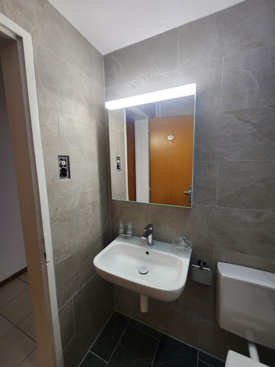 Jolie 3-pièce Apartement moderne avec balcon + entrée séparée 11