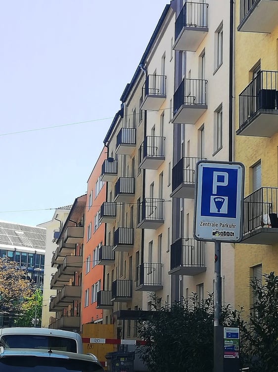 Moderne, sanierte 2.5-Zi Wohnung im Herzen von Zürich 3 1
