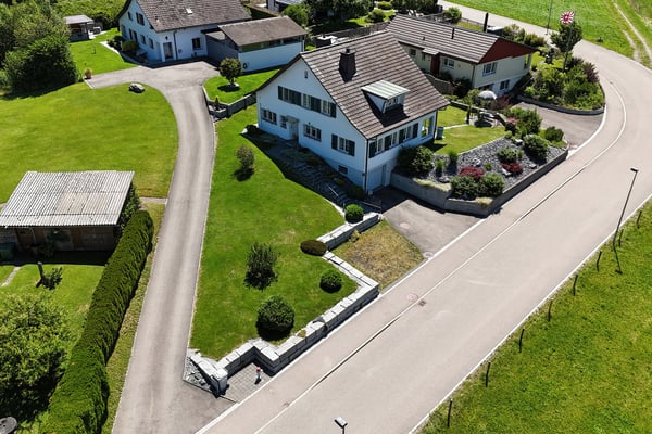 Einfamilienhaus mit grossem Garten, Fernsicht und zusätzlichem Ausnützungspotenzial 2