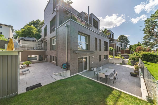 Ein Bijou – moderne 4.5-Zimmer-Gartenwohnung mit viel Privatsphäre 1