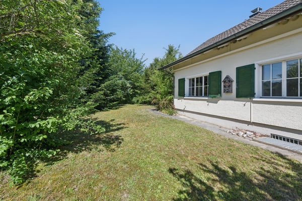Eine seltene Gelegenheit für alle, die ein Haus mit Charakter, viel Land und viel Entwicklungspotenzial suchen. 3