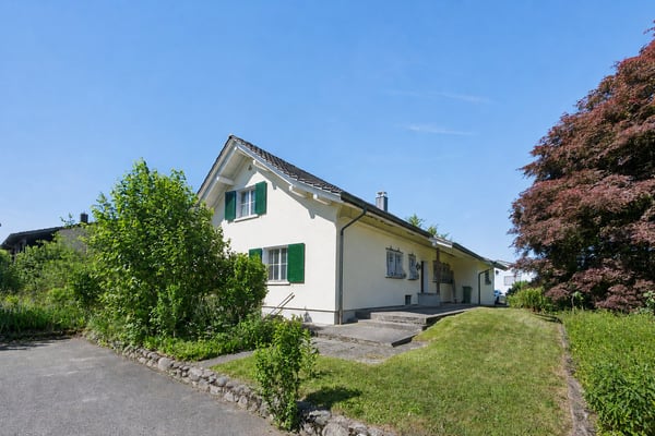 Eine seltene Gelegenheit für alle, die ein Haus mit Charakter, viel Land und viel Entwicklungspotenzial suchen. 1