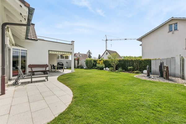 Ihr neues Zuhause mit Gartenparadies - 8.5-Zimmer-Doppeleinfamilienhaus in Unterengstringen 3