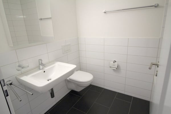 einzigartig, grosszügig, schön, modern - 2.5 ZWG per 01.07.2026 8