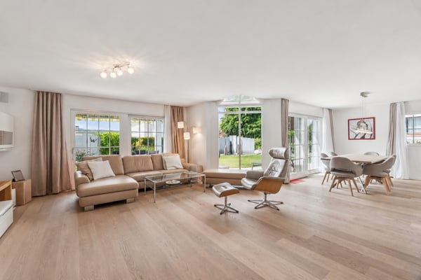 Grosszügiges Wohnen mit viel Privatsphäre - 8.5-Zimmer-Doppeleinfamilienhaus in Unterengstringen 2