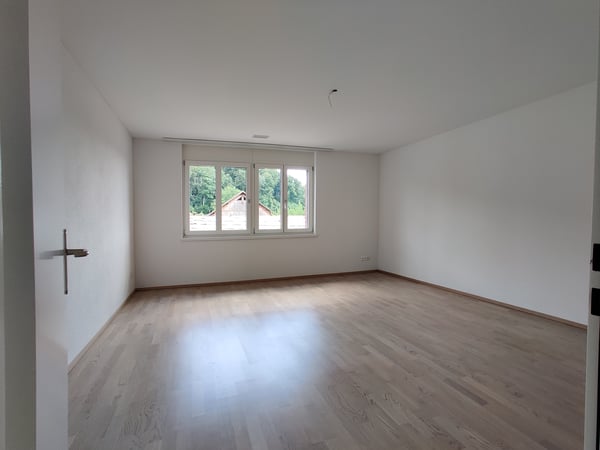 moderne, grosszügige 5½ Zimmerwohnung mit sonnigem Balkon 8