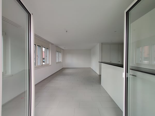 moderne, grosszügige 5½ Zimmerwohnung mit sonnigem Balkon 6