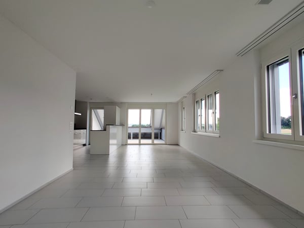 moderne, grosszügige 5½ Zimmerwohnung mit sonnigem Balkon 7