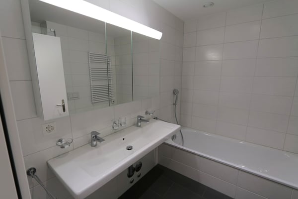 moderne, grosszügige 5½ Zimmerwohnung mit sonnigem Balkon 11