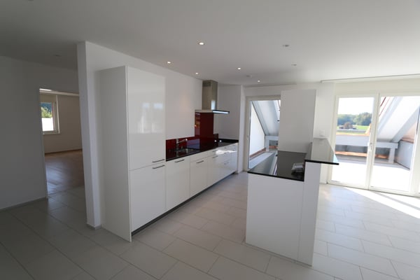 moderne, grosszügige 5½ Zimmerwohnung mit sonnigem Balkon 4