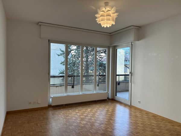 Spazioso monolocale ad angolo al 2° piano con cucina separata