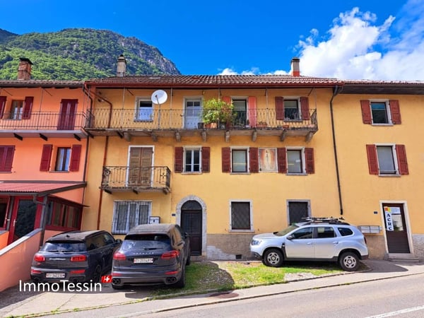 6.1% RENDITE: Kleines Mehrfamilienhaus mit 3 Wohnungen in der Nähe von Bellinzona zum Top Preis 2