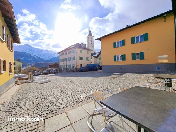 Kleines charmantes Gasthaus am bekannten Dorfplatz von Osco mit grossem Ausbaupotential 1