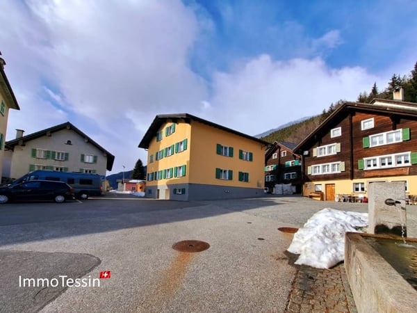 Kleines charmantes Gasthaus am bekannten Dorfplatz von Osco mit grossem Ausbaupotential 3