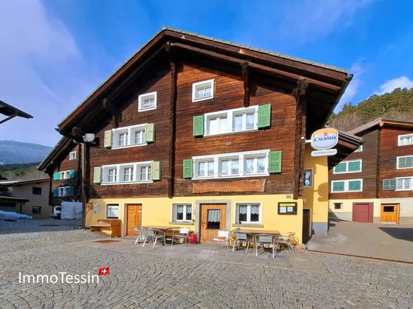 Kleines charmantes Gasthaus am bekannten Dorfplatz von Osco mit grossem Ausbaupotential 2