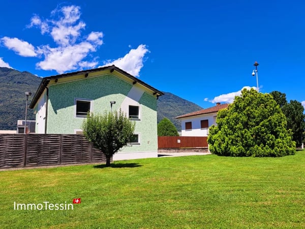 Einzigartiges Anwesen mit 2 Villen & Reitstall perfekt für Pferdehaltung, mit 4400 m2 Grundstück in Giubiasco 4