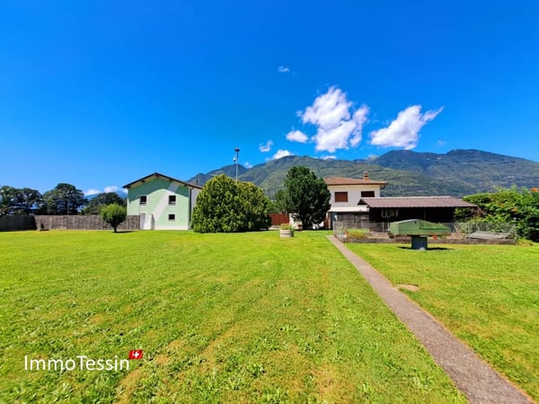 Einzigartiges Anwesen mit 2 Villen & Reitstall perfekt für Pferdehaltung, mit 4400 m2 Grundstück in Giubiasco 10