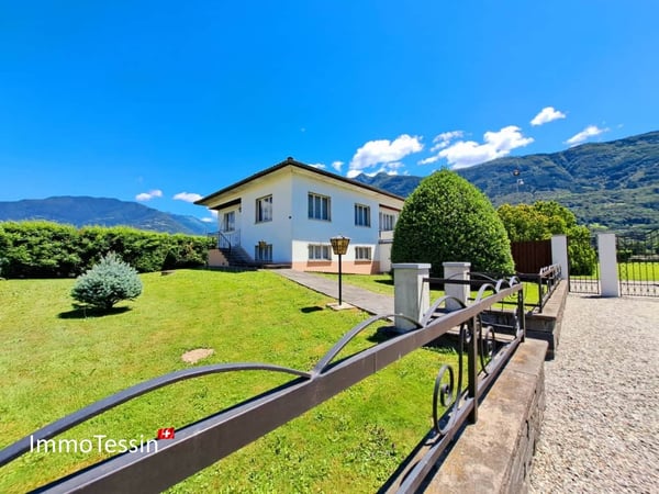 Einzigartiges Anwesen mit 2 Villen & Reitstall perfekt für Pferdehaltung, mit 4400 m2 Grundstück in Giubiasco 2