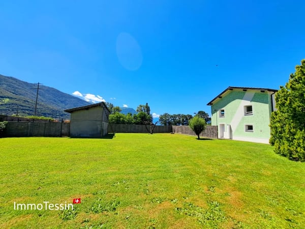 Komplett sanierte Villa & Reitstall perfekt für Pferdehaltung, mit 2200 m2 Grundstück in Giubiasco 1