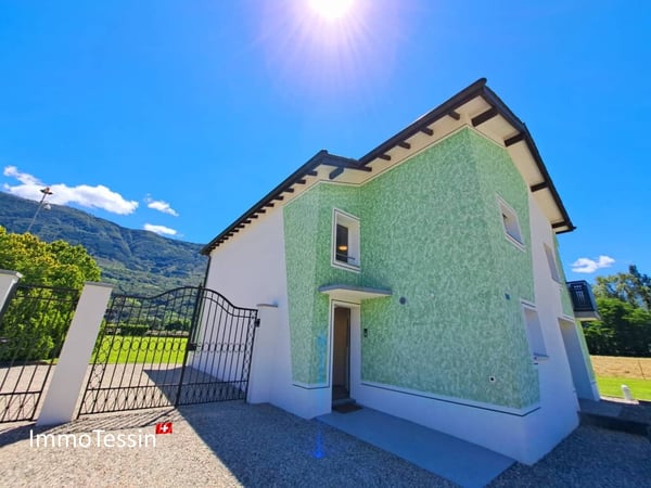 Komplett sanierte Villa & Reitstall perfekt für Pferdehaltung, mit 2200 m2 Grundstück in Giubiasco 3