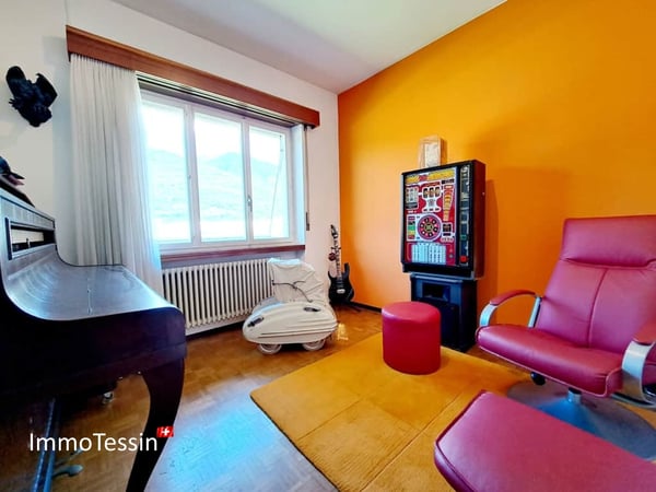 Villa mit Rebberg und riesigem Grundstück von 2200 m2 in Giubiasco 10