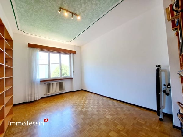 Villa mit Rebberg und riesigem Grundstück von 2200 m2 in Giubiasco 11