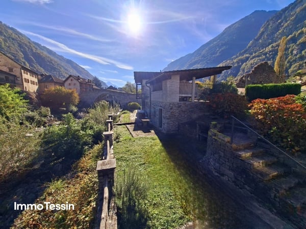 SELTENHEIT: Haus auf der Insel in Giornico, dem als schönstes Dorf in der Schweiz ausgezeichneten Dorf 4