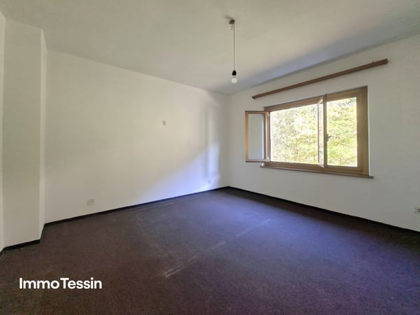 SELTENHEIT: Haus auf der Insel in Giornico, dem als schönstes Dorf in der Schweiz ausgezeichneten Dorf 9