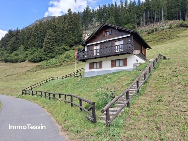 ZWEITWOHNSITZ: Wunderbares Chalet mit edlem Holzwerk und Einliegerwohnung an gut besonnter Alleinlage 4