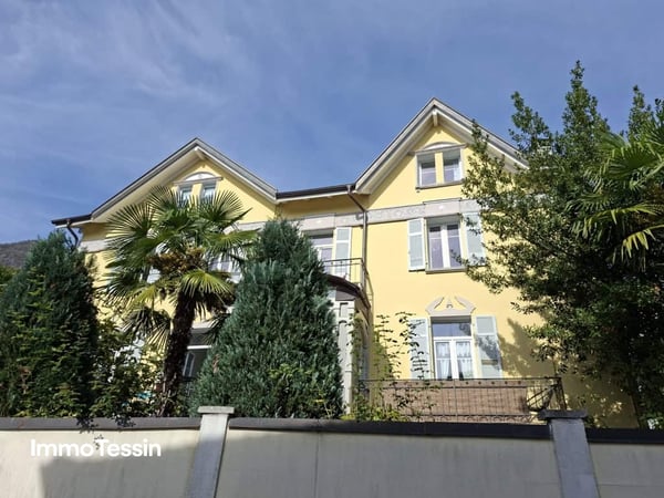 RENDITEOBJEKT: Elegante & sanierte Jugendstilvilla mit 6 Wohnungen und Garten an zentraler top Lage in Muralto 2