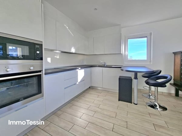 TOP PREIS: Schöne & helle Wohnung in einer kleinen Wohnanlage mit nur 4 Einheiten an ruhiger Lage im Mendrisiotto 7