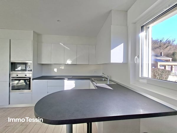 TOP PREIS: Schöne & helle Wohnung in einer kleinen Wohnanlage mit nur 4 Einheiten an ruhiger Lage im Mendrisiotto 8