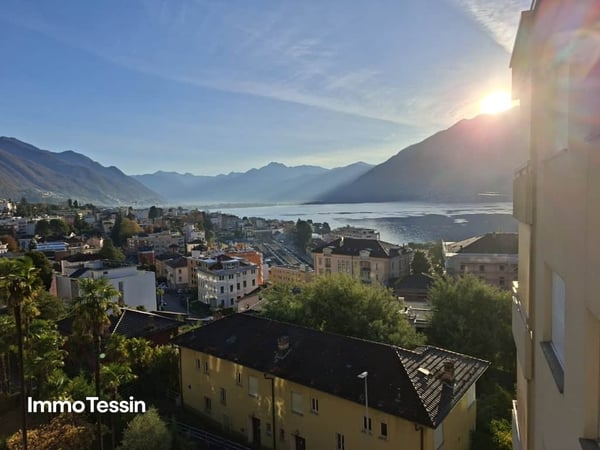 Ferienwohnung an zentraler Toplage in Muralto mit atemberaubender Seesicht, Indoorpool und Parkplatz 2