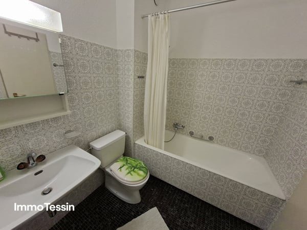 Ferienwohnung an zentraler Toplage in Muralto mit atemberaubender Seesicht, Indoorpool und Parkplatz 11