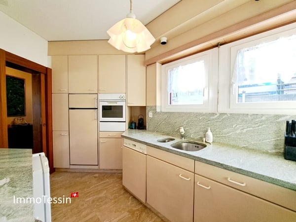 GELEGENHEIT: Luxuswohnung an top Lage mit Pool & Seesicht über Lugano auf den Lago Lugano 12