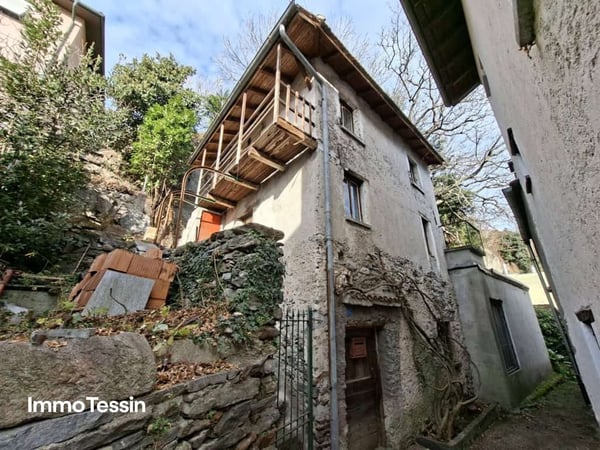 GELEGENHEIT: Original Tessinerhaus mit Anbau und Aussenbereich an ruhiger, gut angebundener Lage 1