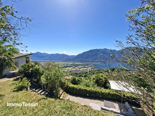 Eine Oase der Ruhe über dem Lago Maggiore, exklusive Villa mit Pool und spektakulärer Seesicht 3