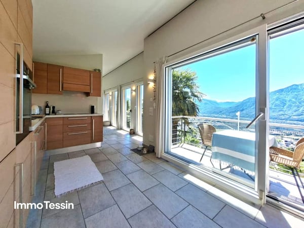 Eine Oase der Ruhe über dem Lago Maggiore, exklusive Villa mit Pool und spektakulärer Seesicht 9