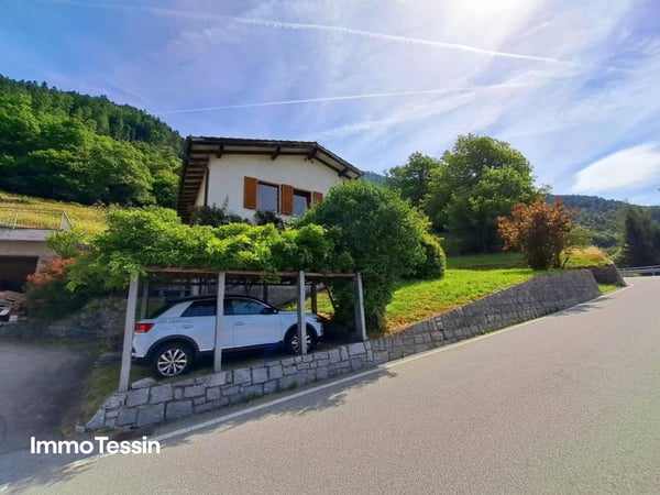 Charmantes Haus an ruhiger Lage mit Garten & Terrasse mit fantastischem Blick in die Tessiner Bergwelt 1