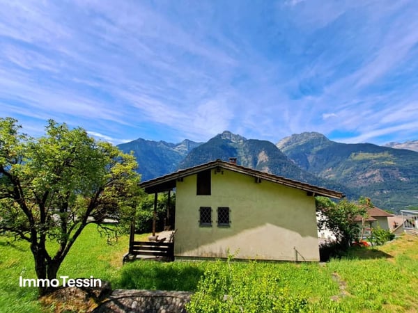 Charmantes Haus an ruhiger Lage mit Garten & Terrasse mit fantastischem Blick in die Tessiner Bergwelt 3