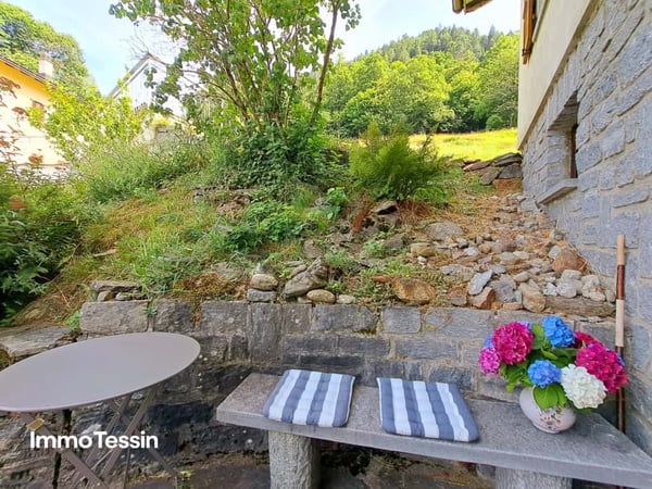 Charmantes Haus an ruhiger Lage mit Garten & Terrasse mit fantastischem Blick in die Tessiner Bergwelt 6