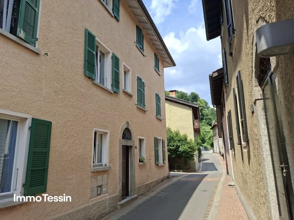 Charmante und idyllische Wohnung an exklusiver Wohnlage in Collina d&039;Oro unweit von Lugano und dem Lago di Luagno 2