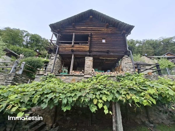 SELTENHEIT: Original Walserhaus mit viel Charme und Platz an sehr ruhiger und gut besonnter Bergsichtlage 1