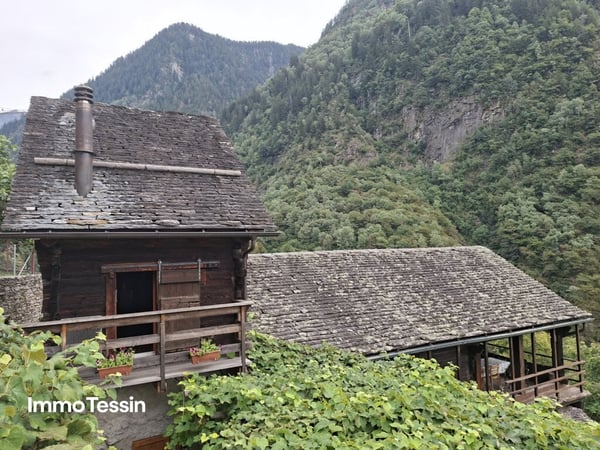 SELTENHEIT: Original Walserhaus mit viel Charme und Platz an sehr ruhiger und gut besonnter Bergsichtlage 2